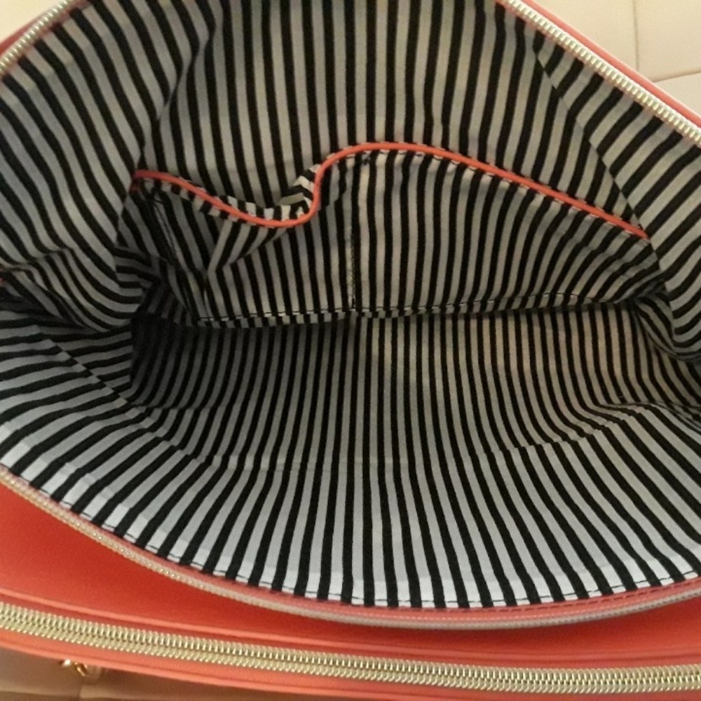 New without a tag. Beautiful coral bag! - Picture 2 of 3